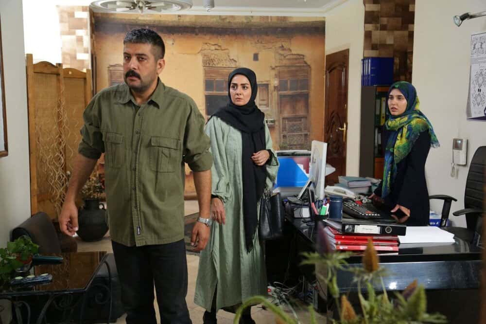 ساعت پخش سریال در کنار پروانه‌ ها
