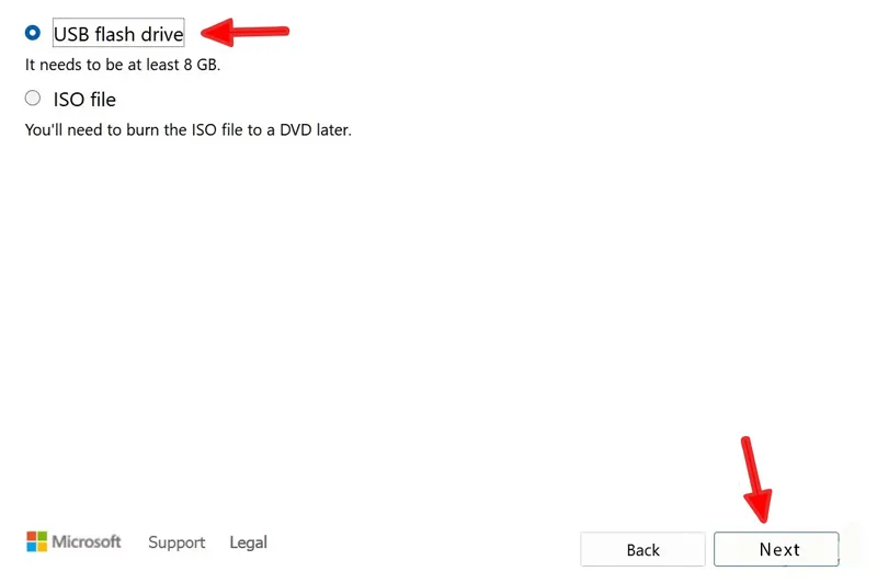 انتخاب درایو USB برای نصب ویندوز