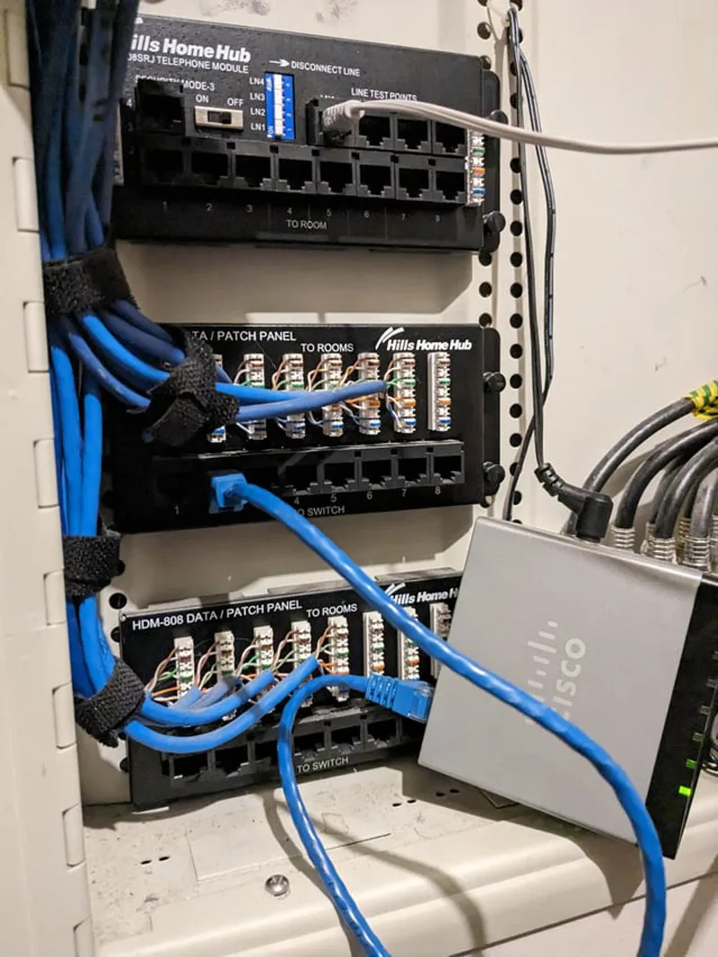 اتصال مودم در سر خط برای رفع علت چشمک زدن چراغ adsl مودم
