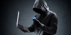 5 روش خطرناک که هکرها برای هک کارت بانکی استفاده میکنند!