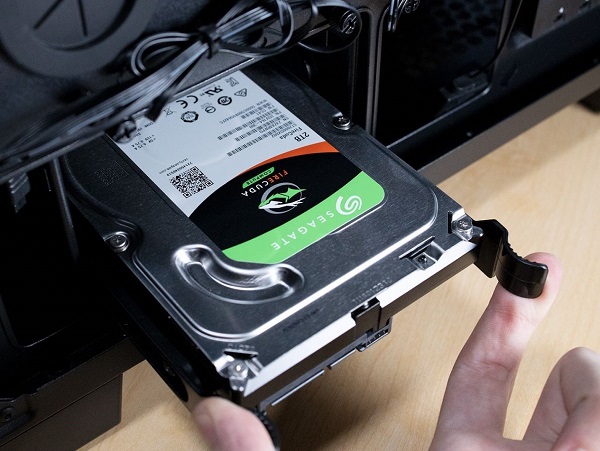 هارد درایو هیبرید ۱ ترابایت Seagate FireCuda مدل ST1000LX015