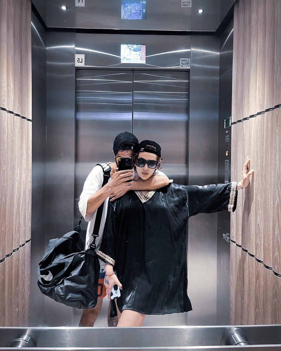 ریحانه پارسا در آغوش مرد غریبه در آسانسور [+عکس]