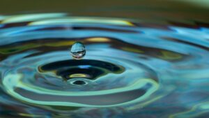 آب ساختاریافته چیست و آیا فایده‌ای برای بدن دارد؟