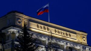 کاهش محدودیت‌های بانک‌های روسی : خرید یورو و دلار آزاد شد
