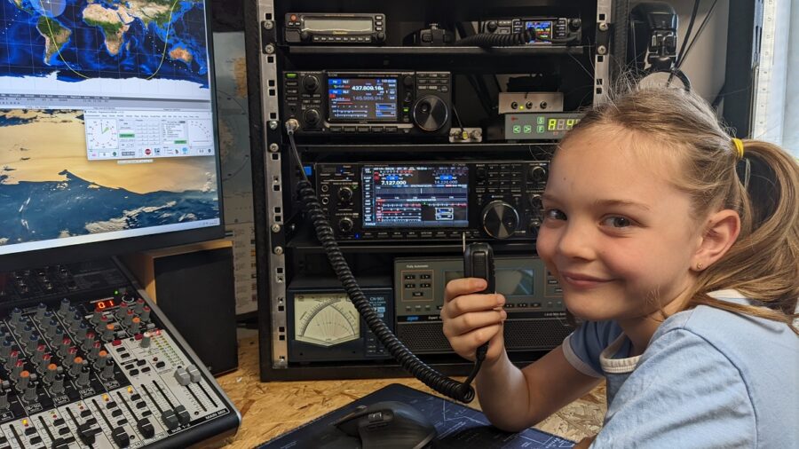 تماس یک دختربچه 8 ساله با ایستگاه فضایی بین المللی با یک رادیوی معمولی