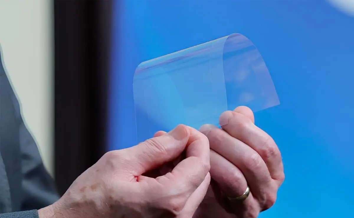 تولید نوعی شیشه منعطف خاص برای گوشی‌های تاشو