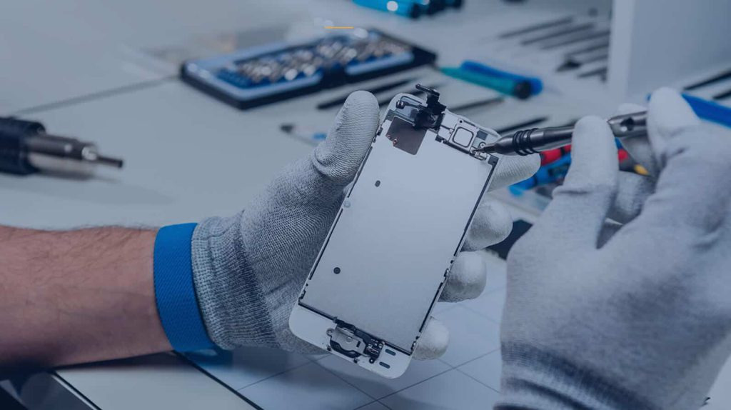 نمایندگی تعمیرات موبایل سامسونگ قادر است تا به‌صورت تخصصی تمامی مشکلات نرم‌افزاری و سخت‌افزاری که برای گوشی‌های همراه ایجاد می‌شود را بررسی کند و در صورت امکان به تعمیر آنها بپردازد.