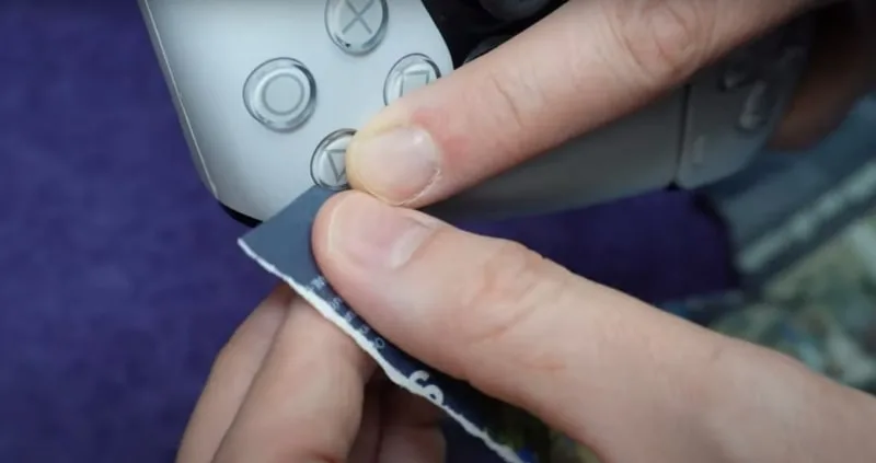 تمیز کردن دکمه های دسته PS5