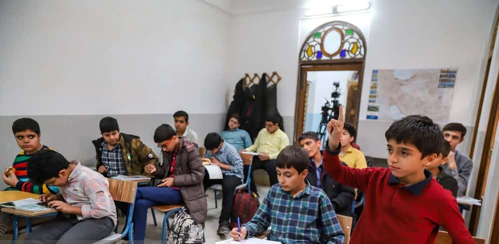 زمان پخش تکرار سریال پشت پرده از شبکه دو