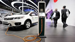 قیمت‌های عجیب حواله خودروهای برقی ؛ بازار خودرو حال خوشی ندارد