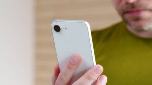 فروش گوشی iPhone 16e فراتر از انتظار بود