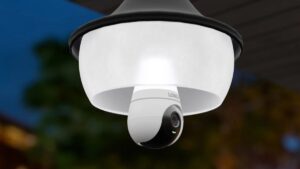 دوربین امنیتی Lorex 2K ؛ امنیت کامل در قالب یک لامپ هوشمند