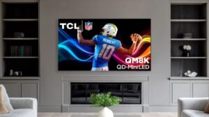 تلویزیون TCL QM8K با طراحی ظریف، پنل CrystGlow و صدای فراگیر معرفی شد