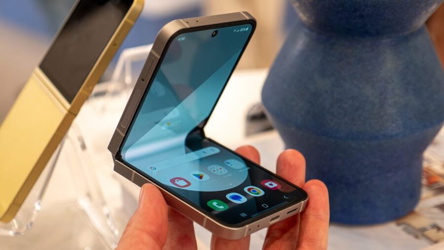 گلکسی Z Flip 7 با نمایشگر کاور بزرگ‌تر عرضه می‌شود