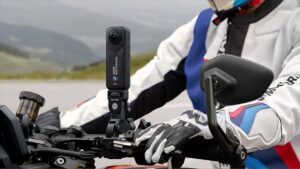 دوربین ورزشی Insta360 X5 نسخه BMW برای موتورسواران معرفی شد