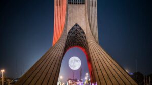 تهران در تابستان و زمستان؛ تفاوت تجربه سفر در دو فصل متضاد